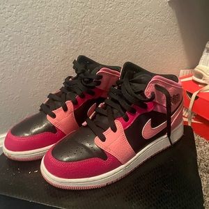 pink and black mid courts